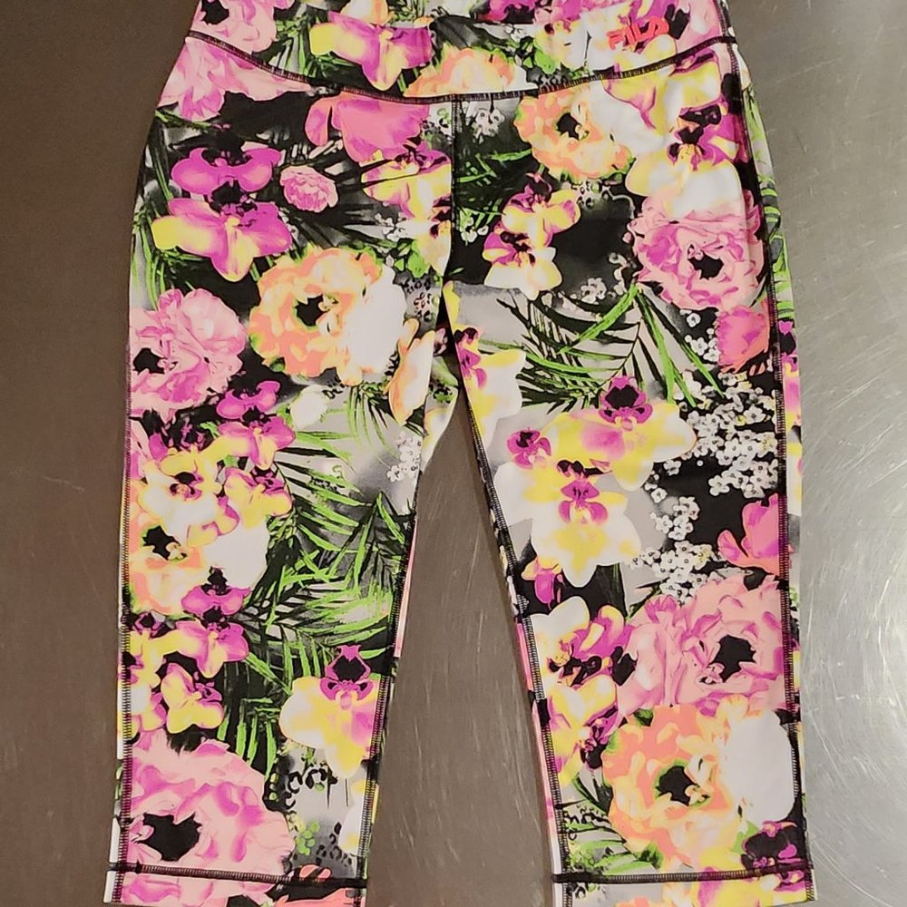 Fila Sport Performance Running Floral Capris | Women | Medium - Picture 2 of 10